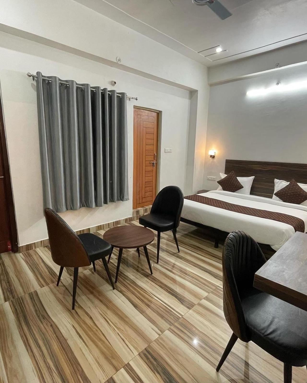 Hotel Sangam View Prayagraj Extérieur photo